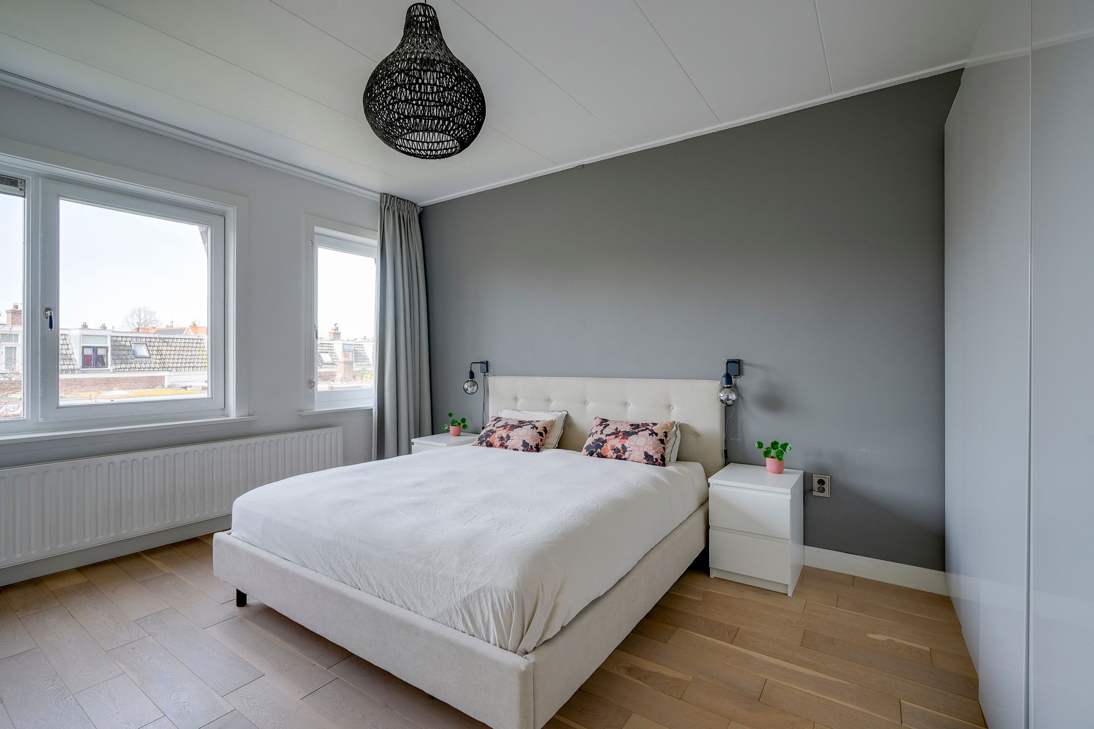 Charming 1930s Semi-Detached House with Deep West-Facing Garden — 29