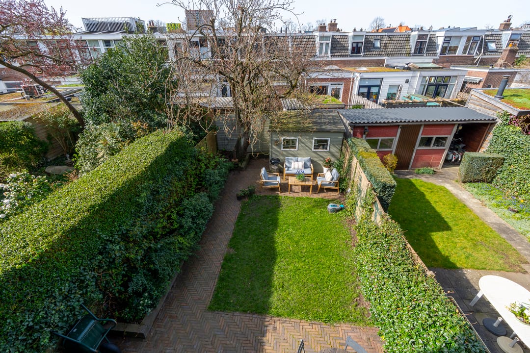 Charming 1930s Semi-Detached House with Deep West-Facing Garden — 31