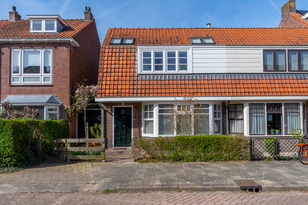 Charming 1930s Semi-Detached House with Deep West-Facing Garden — 37