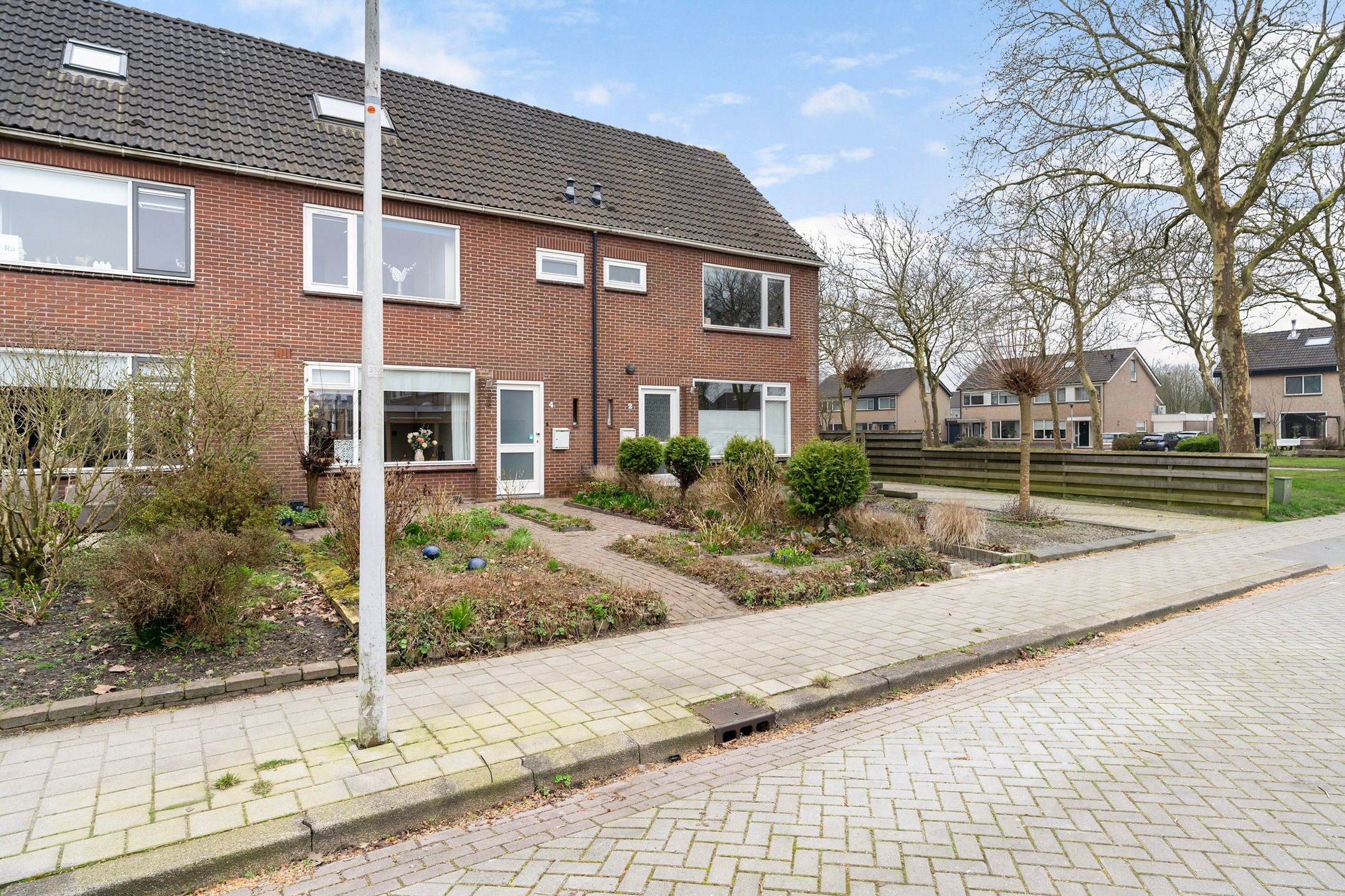 Photo 30 of Sixmastins 4