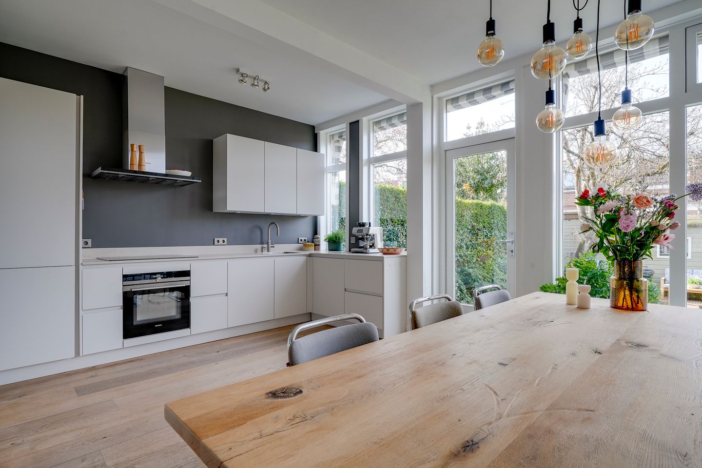 Charming 1930s Semi-Detached House with Deep West-Facing Garden — 13