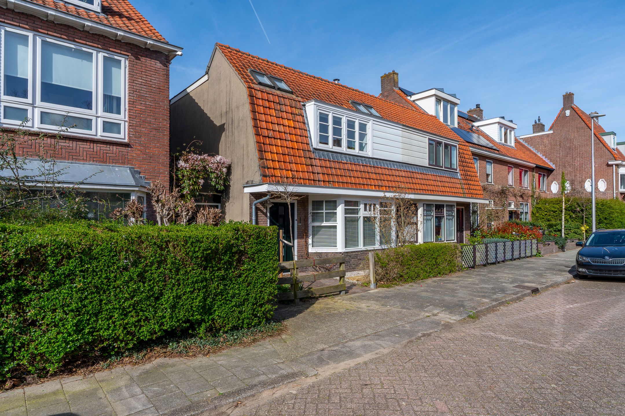 Charming 1930s Semi-Detached House with Deep West-Facing Garden — 38
