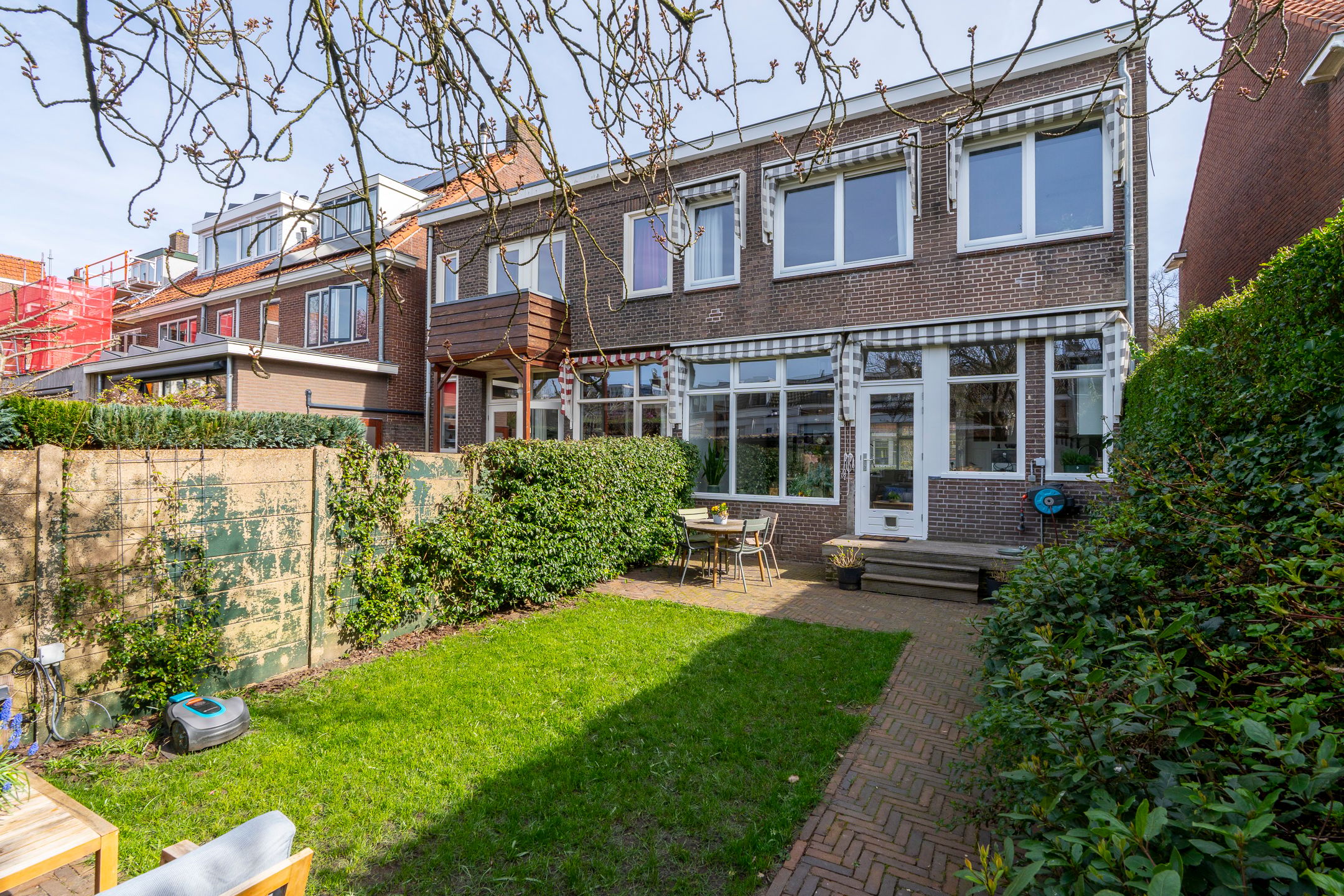 Charming 1930s Semi-Detached House with Deep West-Facing Garden — 20