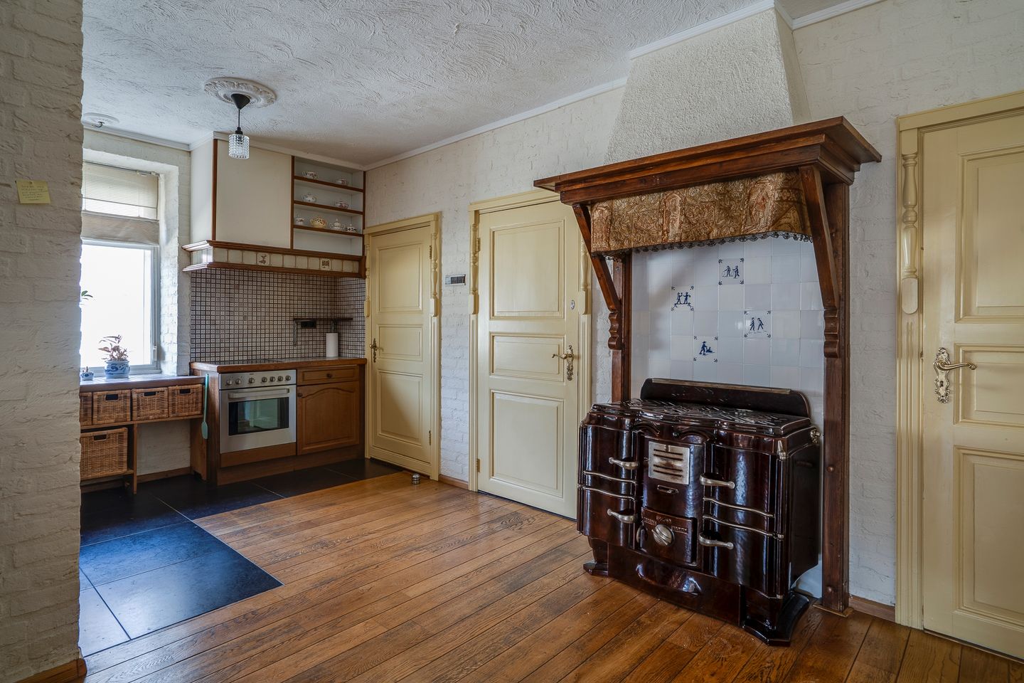 Spacious and Charming Detached Home in Rural Setting — 13