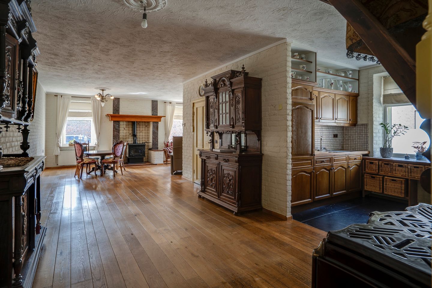 Spacious and Charming Detached Home in Rural Setting — 18
