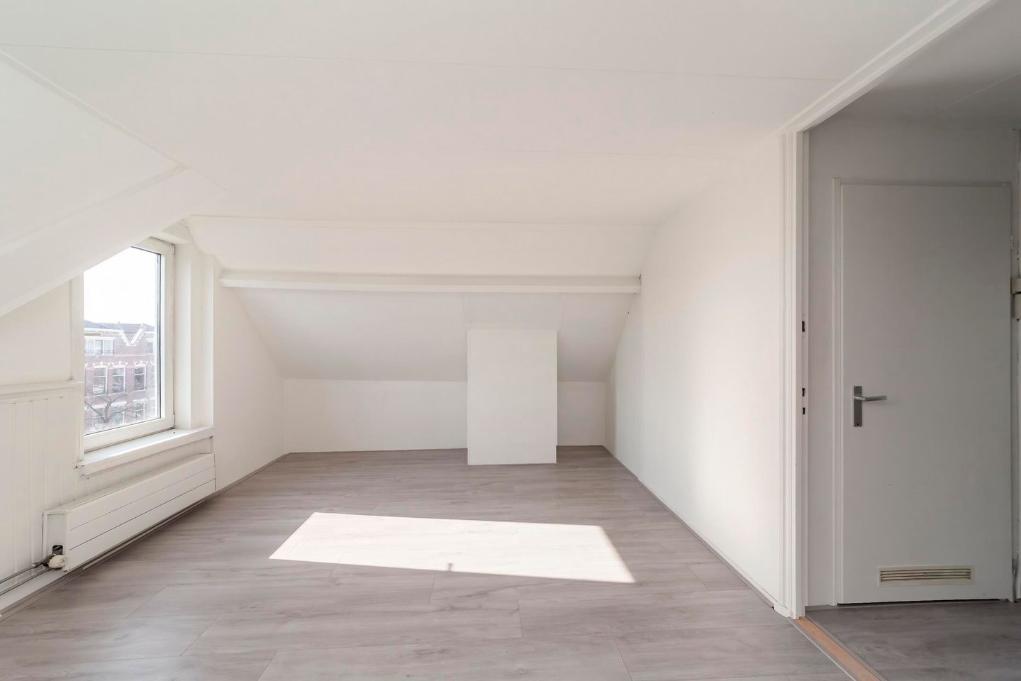 Charming Sustainable City Apartment in Vibrant Rotterdam Middelland — 15