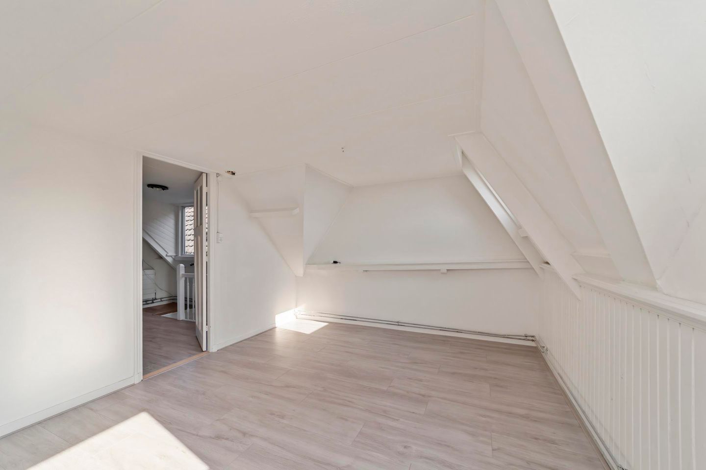 Charming Sustainable City Apartment in Vibrant Rotterdam Middelland — 16