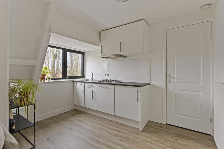 Photo 4 of Burgemeester van Tuyllkade 10-C