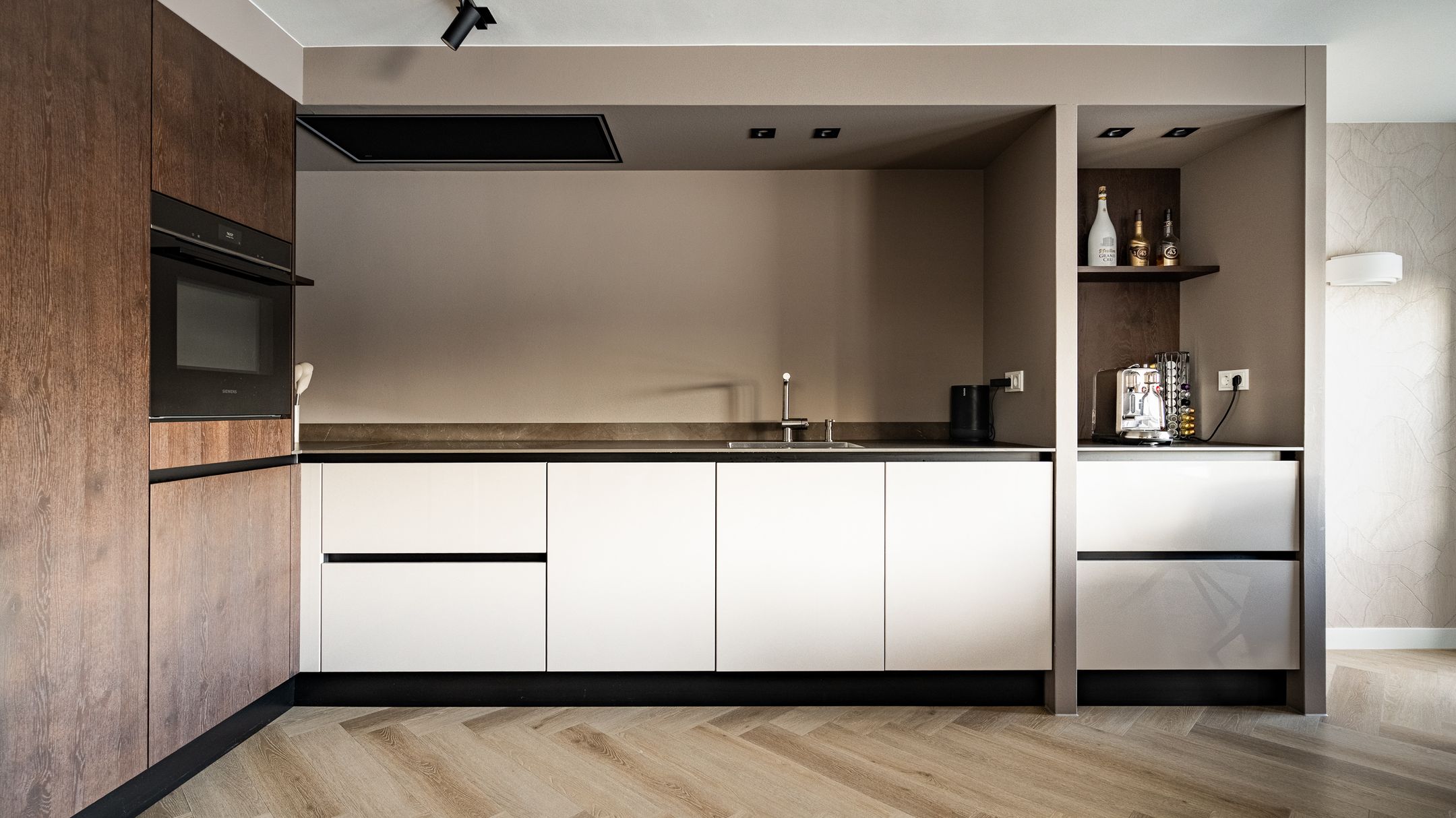 Modern Ground Floor Apartment with Marina Views and Private Mooring — 12