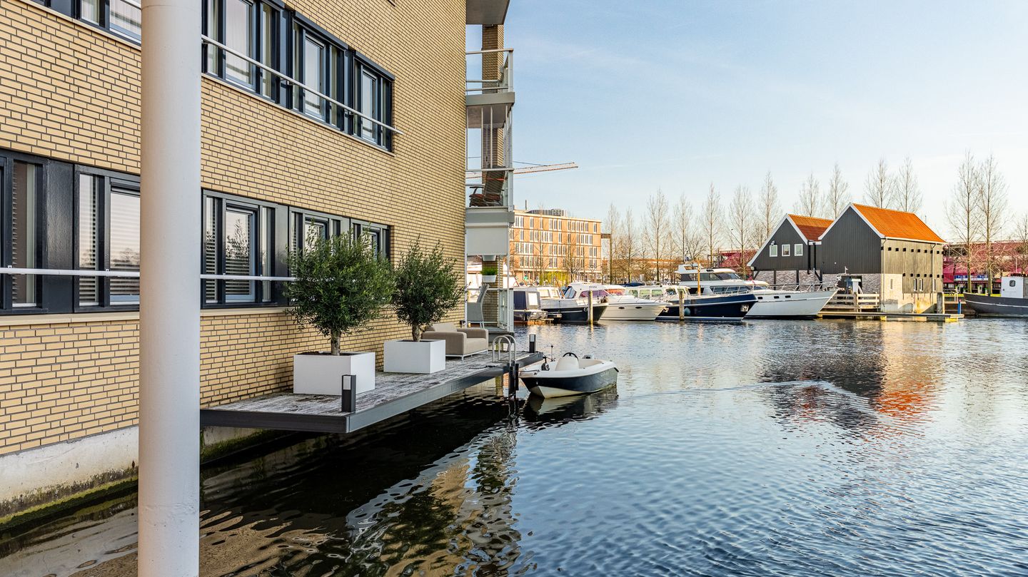 Modern Ground Floor Apartment with Marina Views and Private Mooring — 29