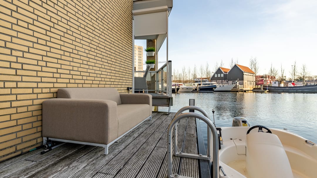Modern Ground Floor Apartment with Marina Views and Private Mooring — 31