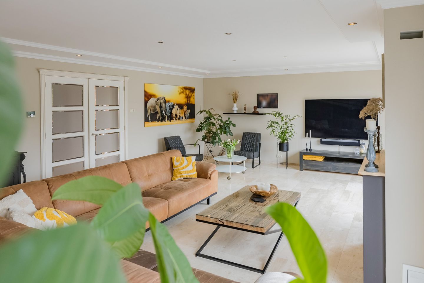 Spacious Detached Villa with Six Bedrooms and Luxury Amenities in Getsewoud Noord — 12