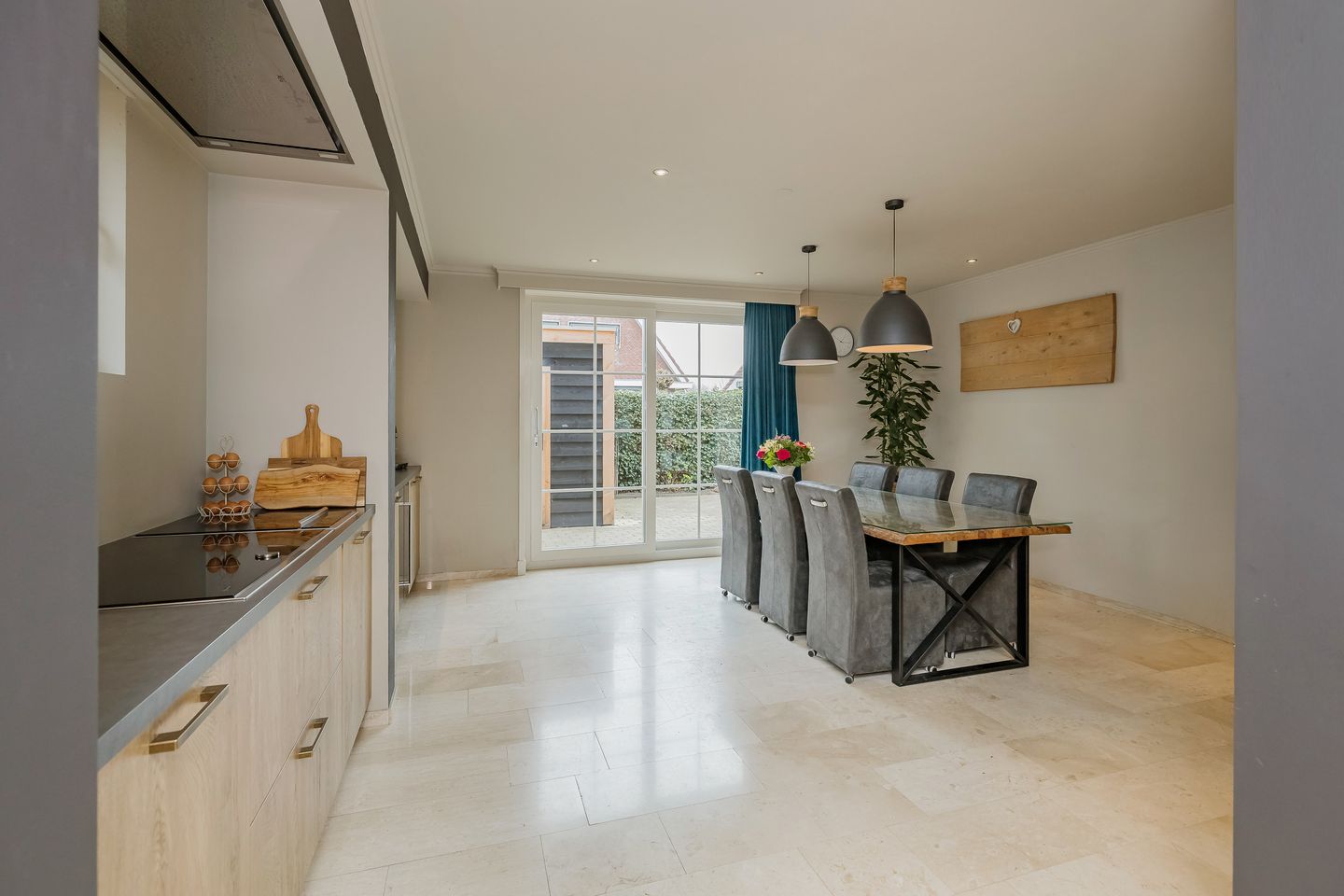 Spacious Detached Villa with Six Bedrooms and Luxury Amenities in Getsewoud Noord — 23