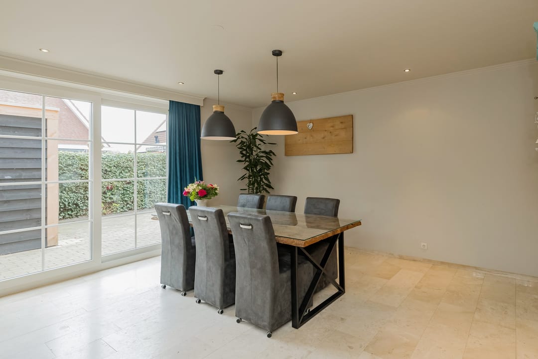 Spacious Detached Villa with Six Bedrooms and Luxury Amenities in Getsewoud Noord — 24