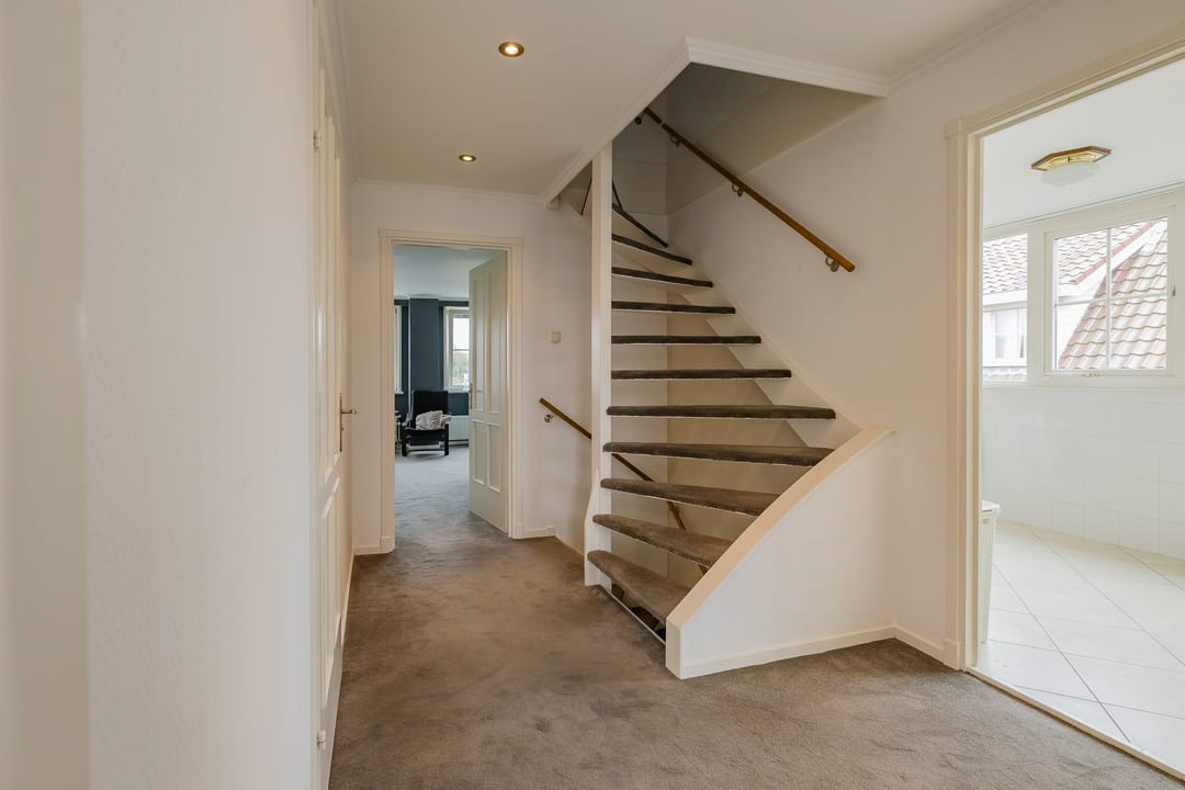 Spacious Detached Villa with Six Bedrooms and Luxury Amenities in Getsewoud Noord — 35