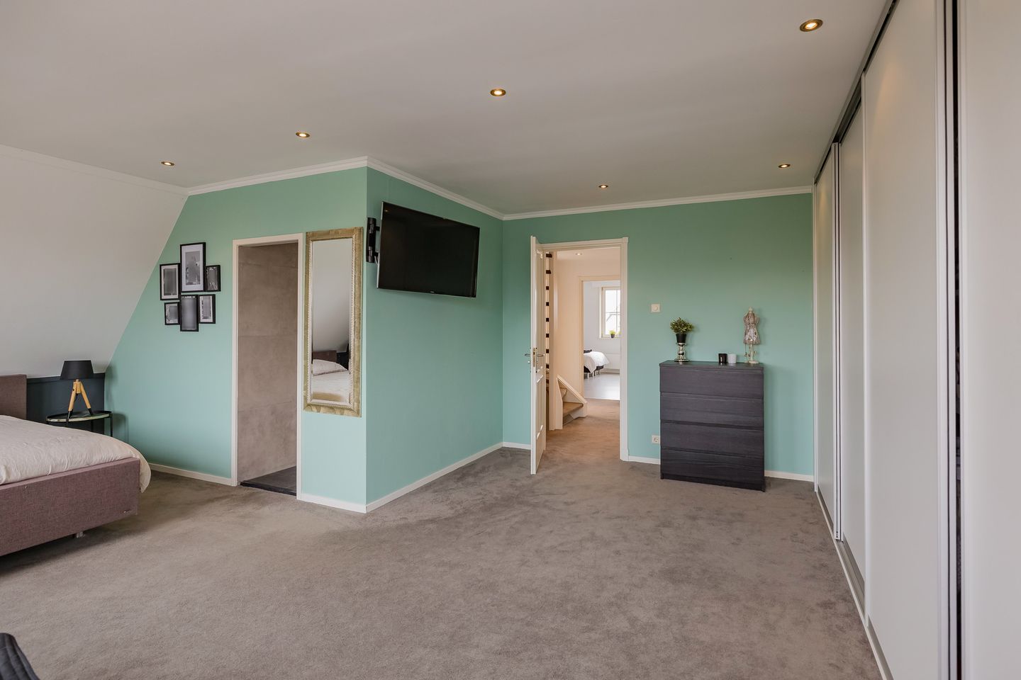 Spacious Detached Villa with Six Bedrooms and Luxury Amenities in Getsewoud Noord — 38