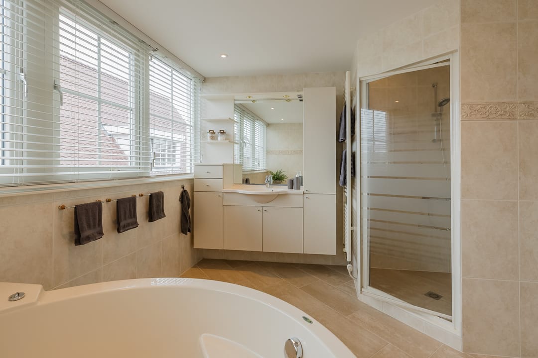 Spacious Detached Villa with Six Bedrooms and Luxury Amenities in Getsewoud Noord — 51