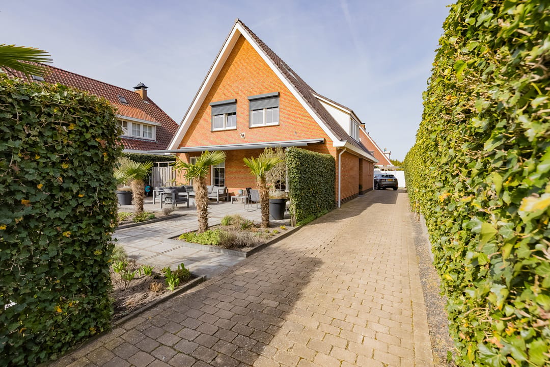Spacious Detached Villa with Six Bedrooms and Luxury Amenities in Getsewoud Noord — 81