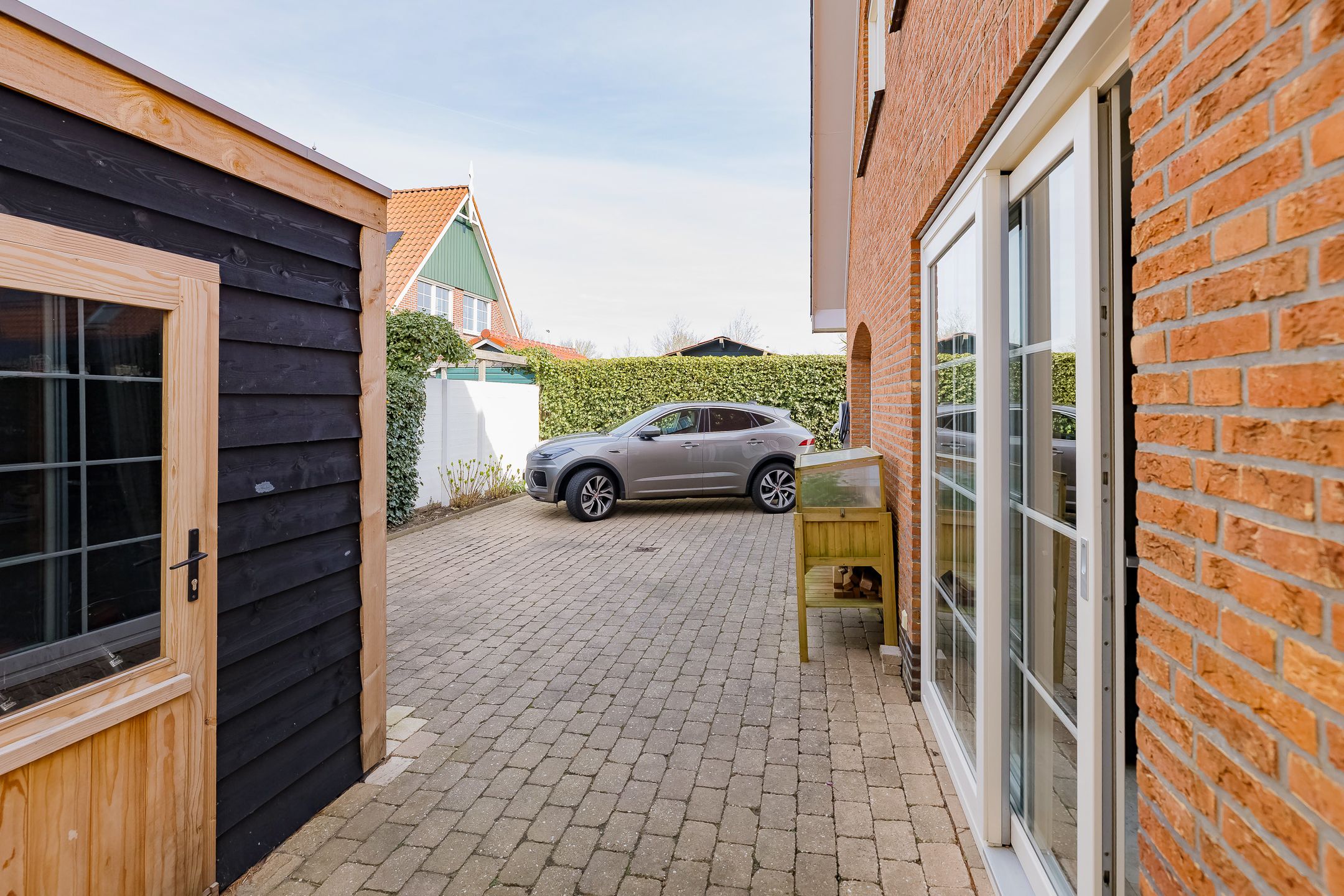 Spacious Detached Villa with Six Bedrooms and Luxury Amenities in Getsewoud Noord — 82