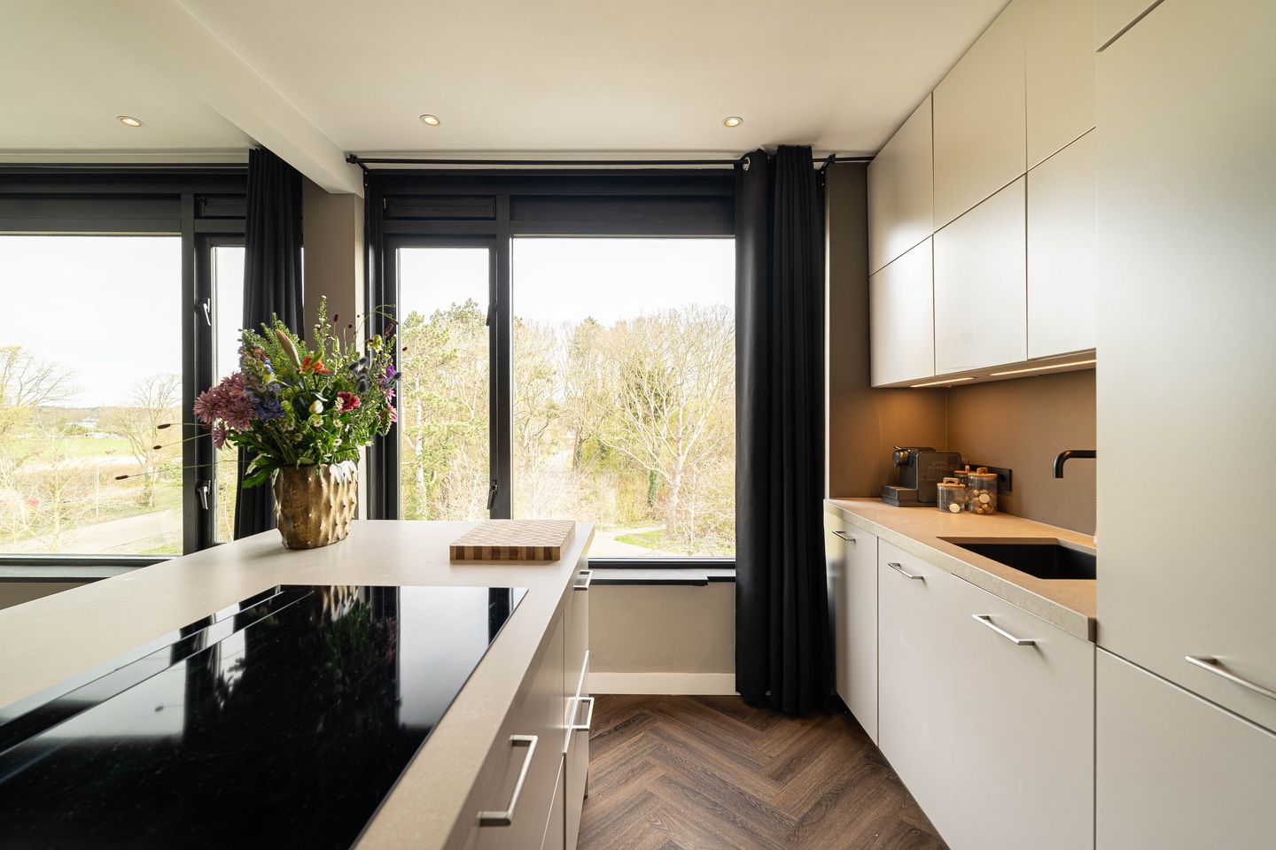 Renovated Apartment with Free View over Schoterbos in Haarlem — 13