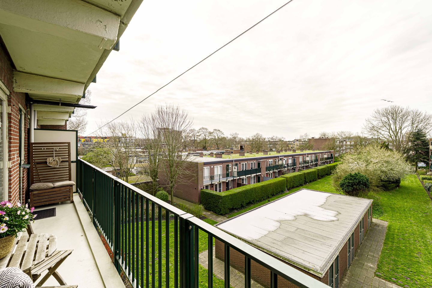Renovated Apartment with Free View over Schoterbos in Haarlem — 24