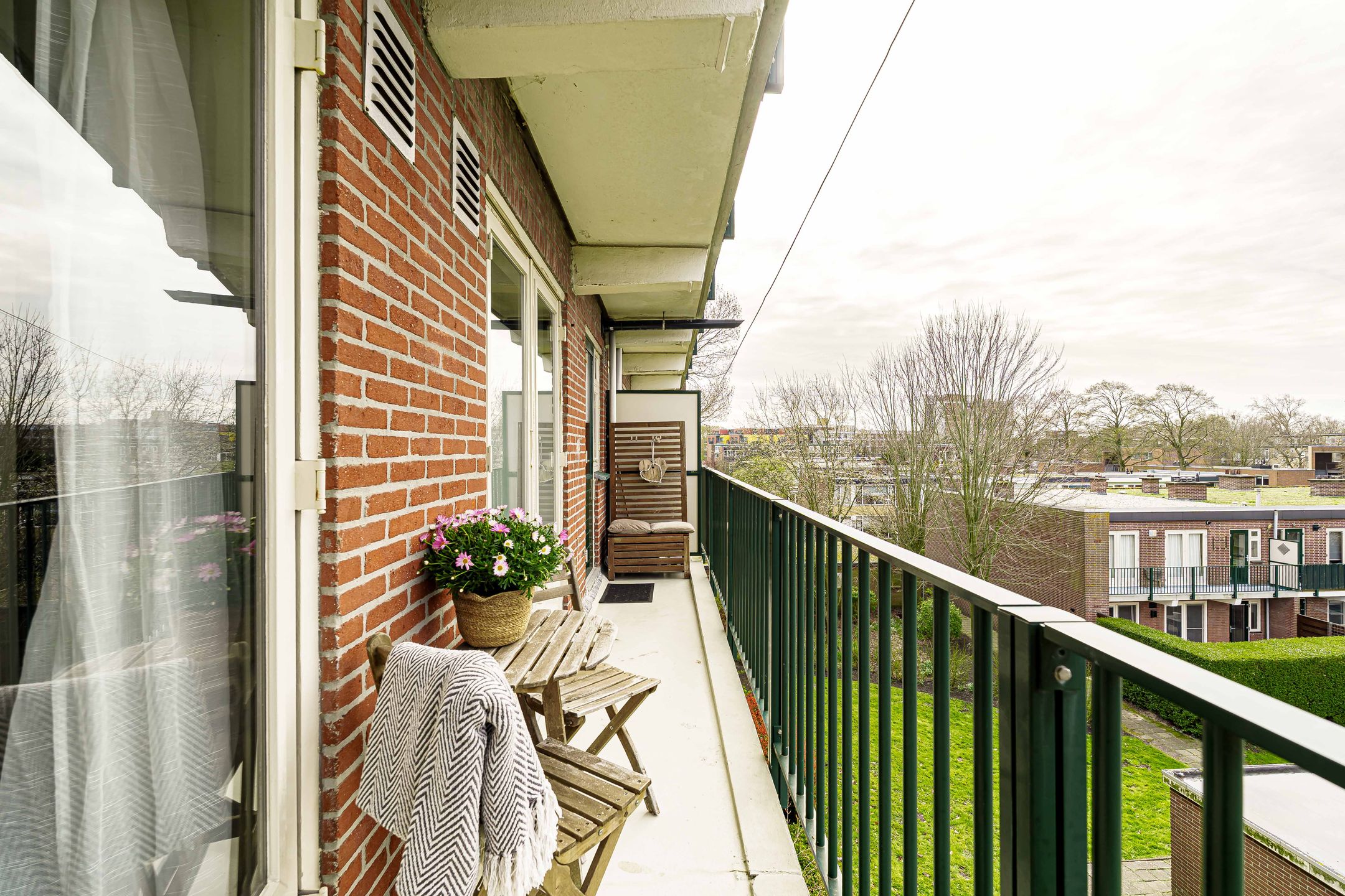 Renovated Apartment with Free View over Schoterbos in Haarlem — 23