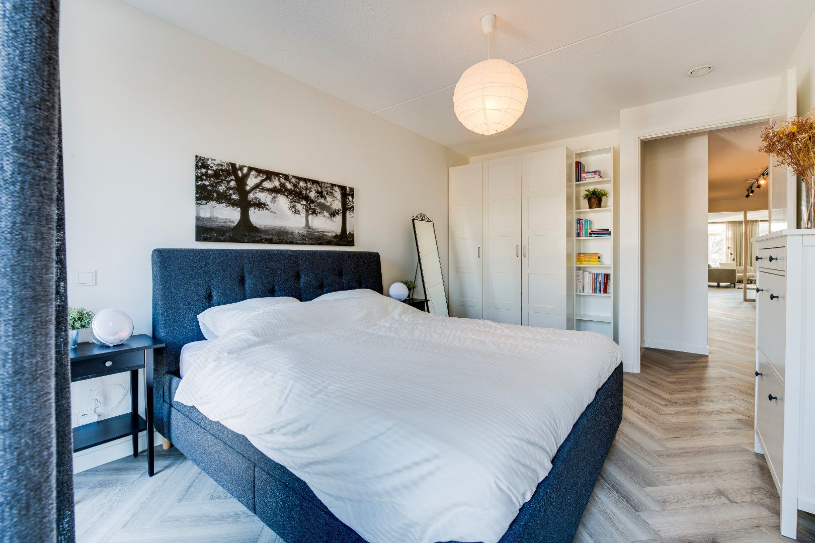 Spacious modern apartment with luxury cooking island in Roermond city center — 12