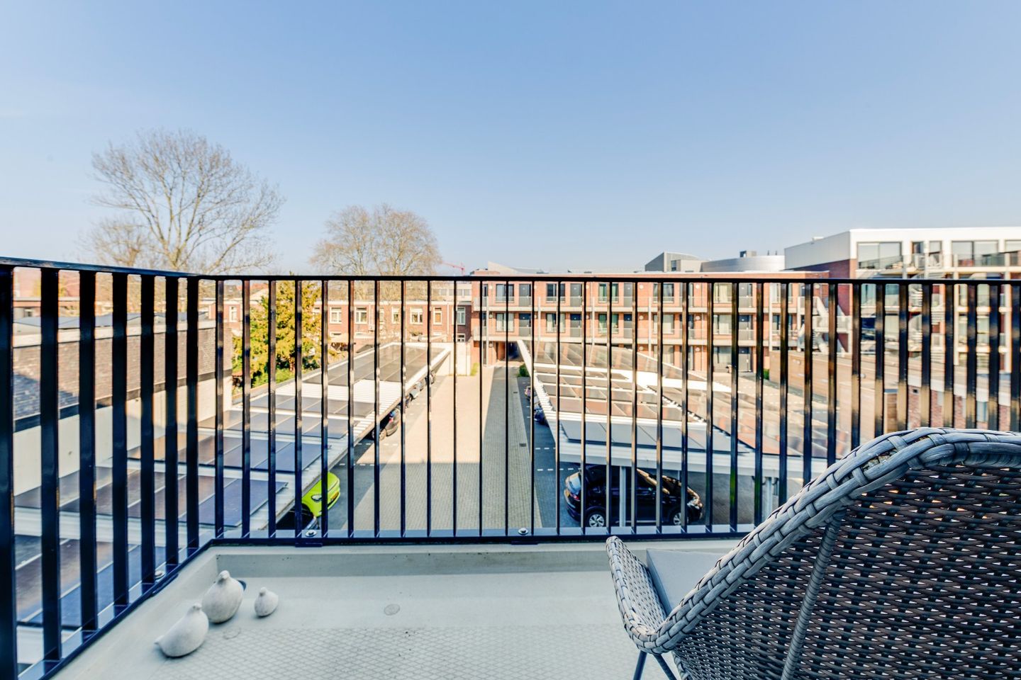 Spacious modern apartment with luxury cooking island in Roermond city center — 14
