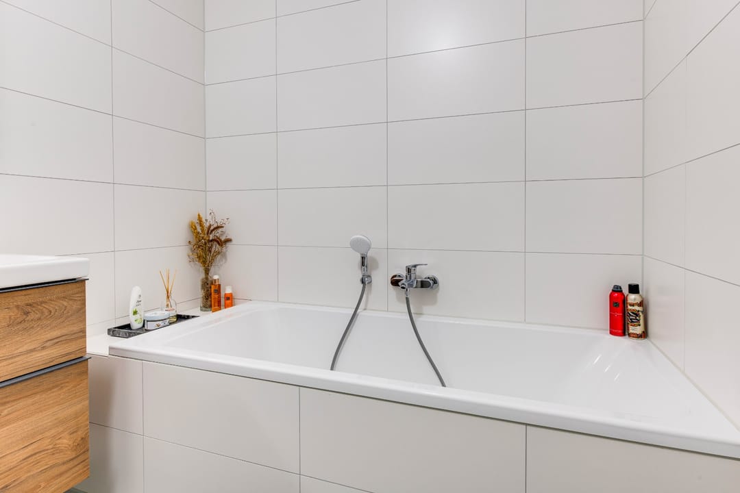 Spacious modern apartment with luxury cooking island in Roermond city center — 16