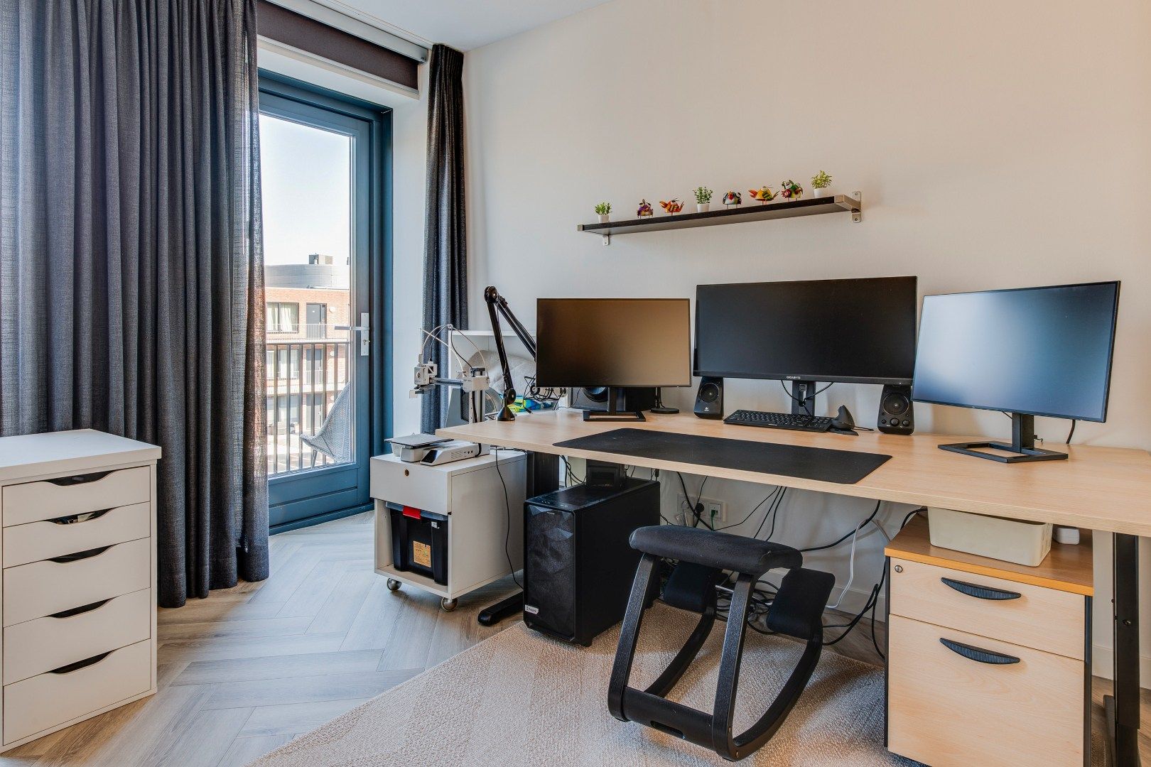 Spacious modern apartment with luxury cooking island in Roermond city center — 18