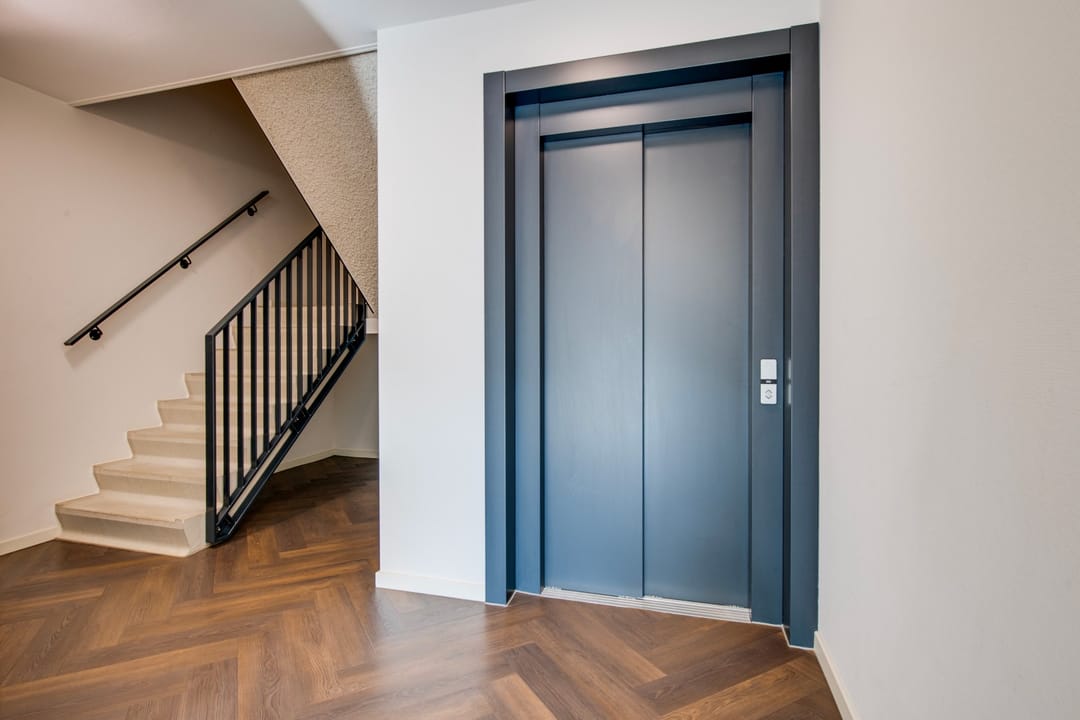 Spacious modern apartment with luxury cooking island in Roermond city center — 22