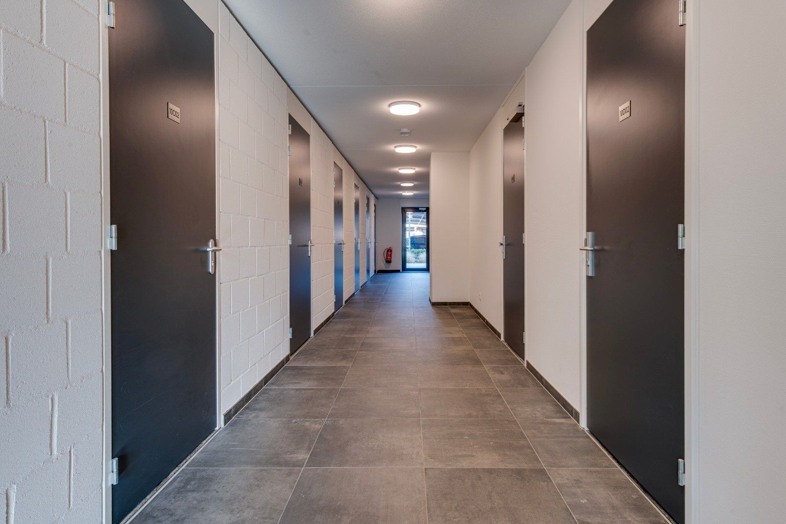 Spacious modern apartment with luxury cooking island in Roermond city center — 24