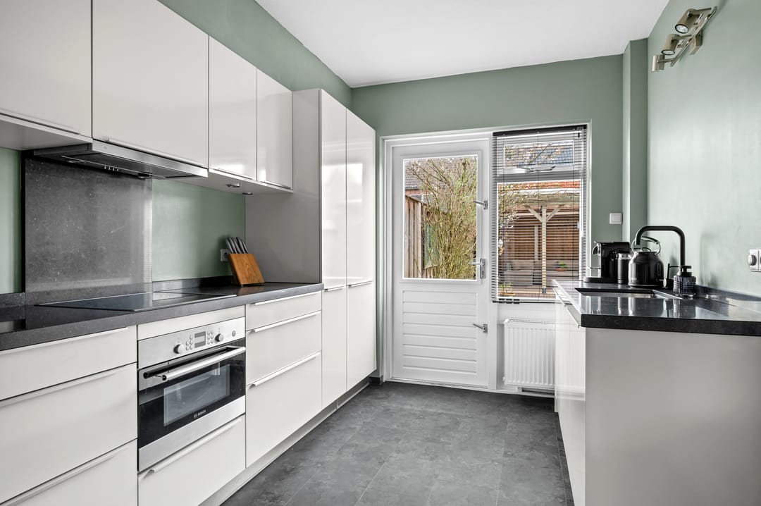 Photo 8 of Van Deinsestraat 3