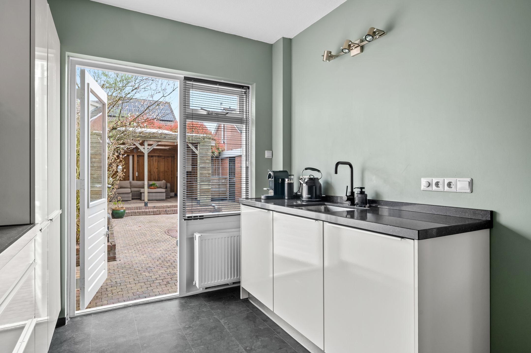 Photo 9 of Van Deinsestraat 3