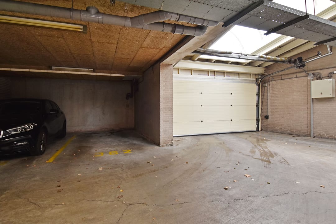 Modern Ground Floor Apartment Near Kijkduin Beach with Private Parking — 28