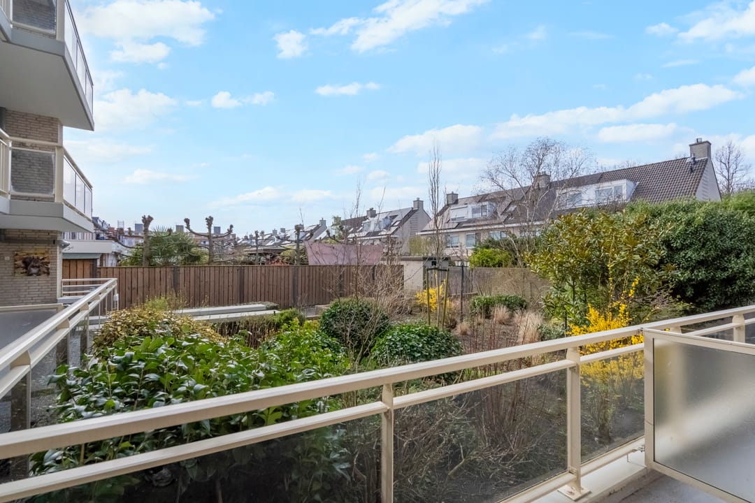 Modern Ground Floor Apartment Near Kijkduin Beach with Private Parking — 23
