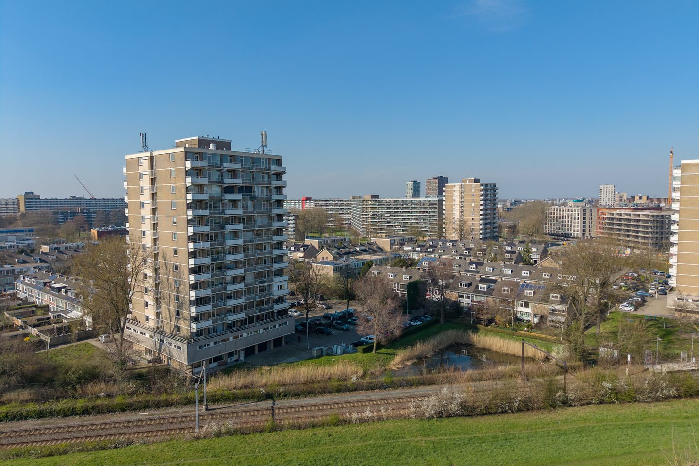 Corner apartment with sunny west-facing balcony in Driemanspolder-Oost — 24
