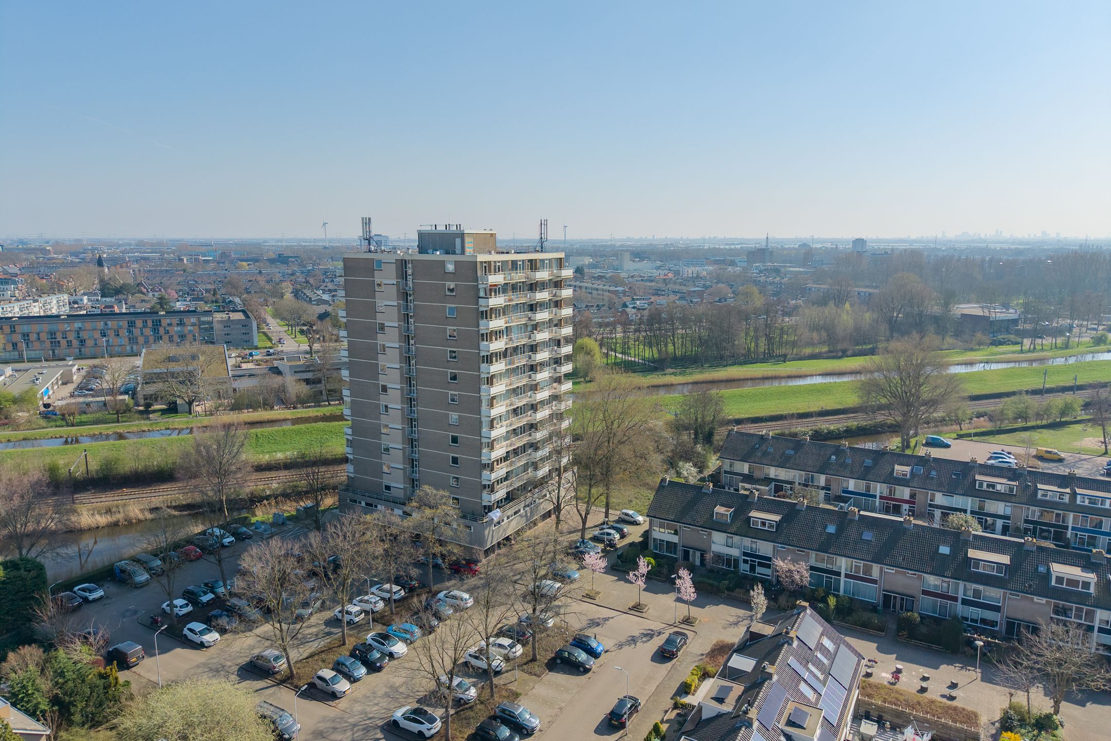 Corner apartment with sunny west-facing balcony in Driemanspolder-Oost — 25