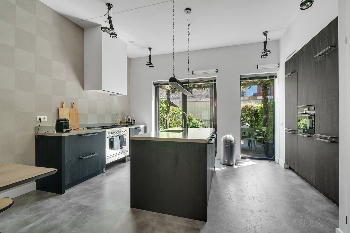 Exclusive City Villa Near the Water in Zwolle — 13