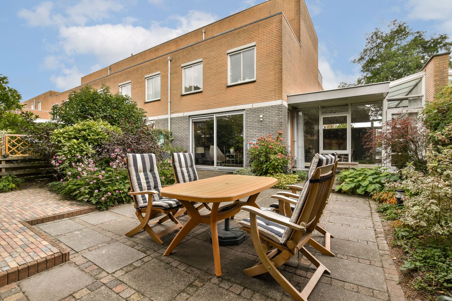 Spacious Corner Home with Garden and Rooftop Terrace in Prinsenland — 17