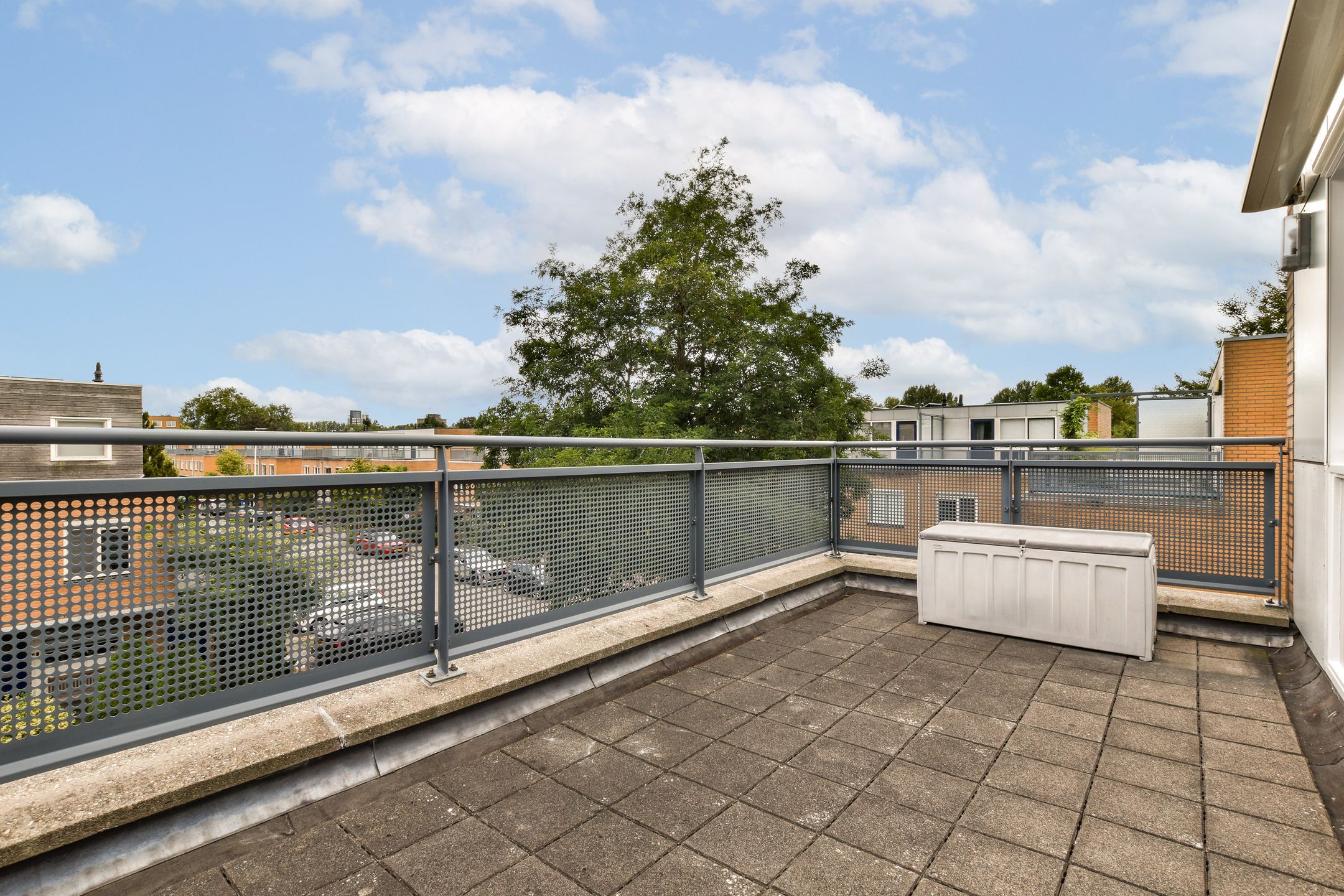 Spacious Corner Home with Garden and Rooftop Terrace in Prinsenland — 33