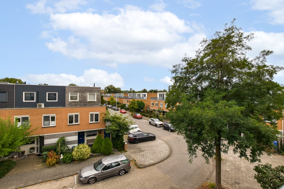 Spacious Corner Home with Garden and Rooftop Terrace in Prinsenland — 34