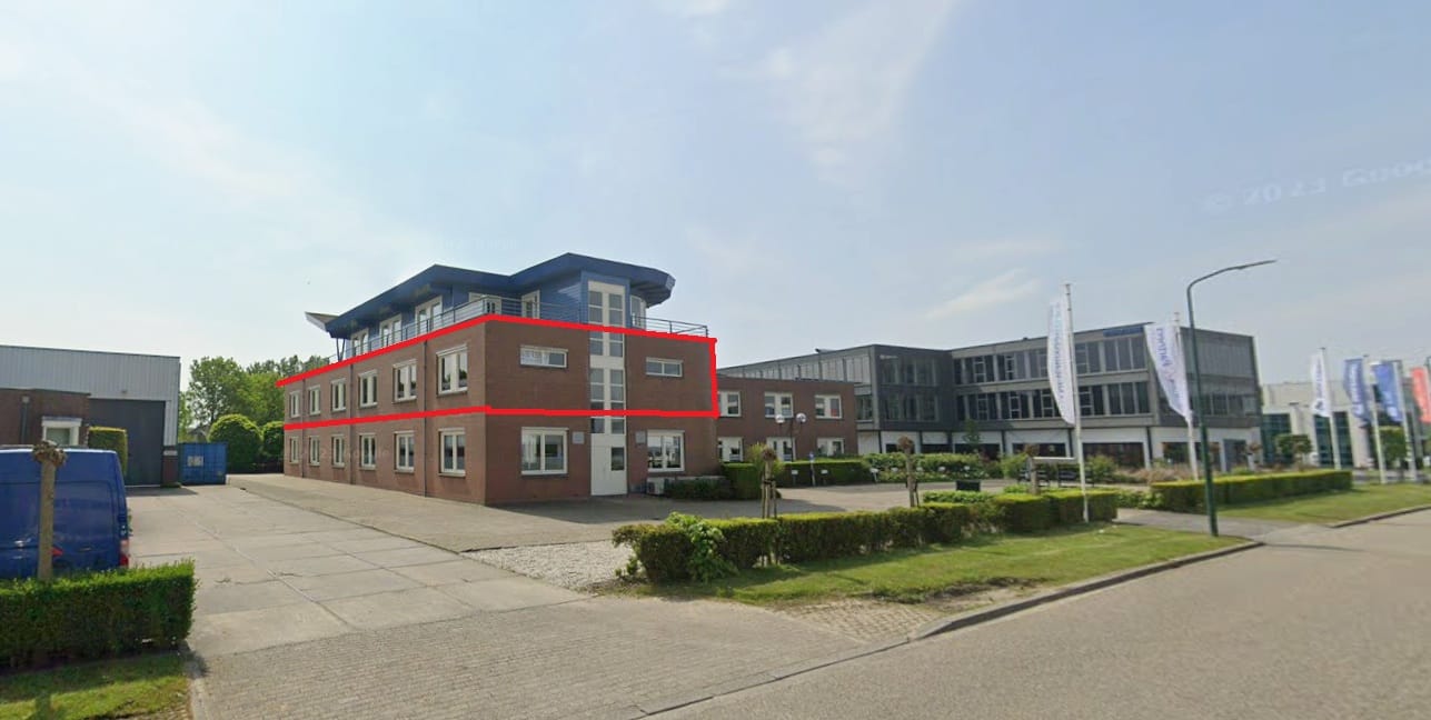 Bekijk foto 1 van Pompmolenlaan 13