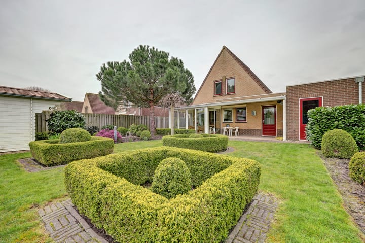 Photo 4 of Emmastraat 8