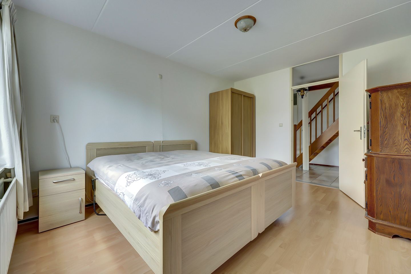 Detached semi-bungalow with ground floor bedroom and sunny garden — 18