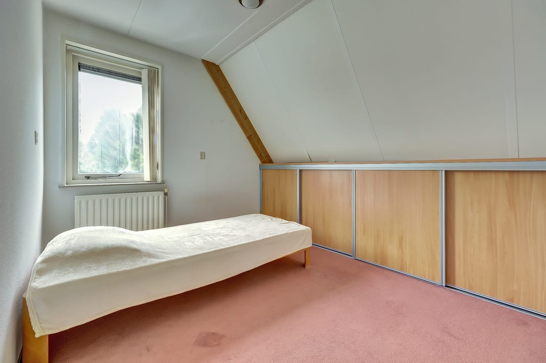 Detached semi-bungalow with ground floor bedroom and sunny garden — 24