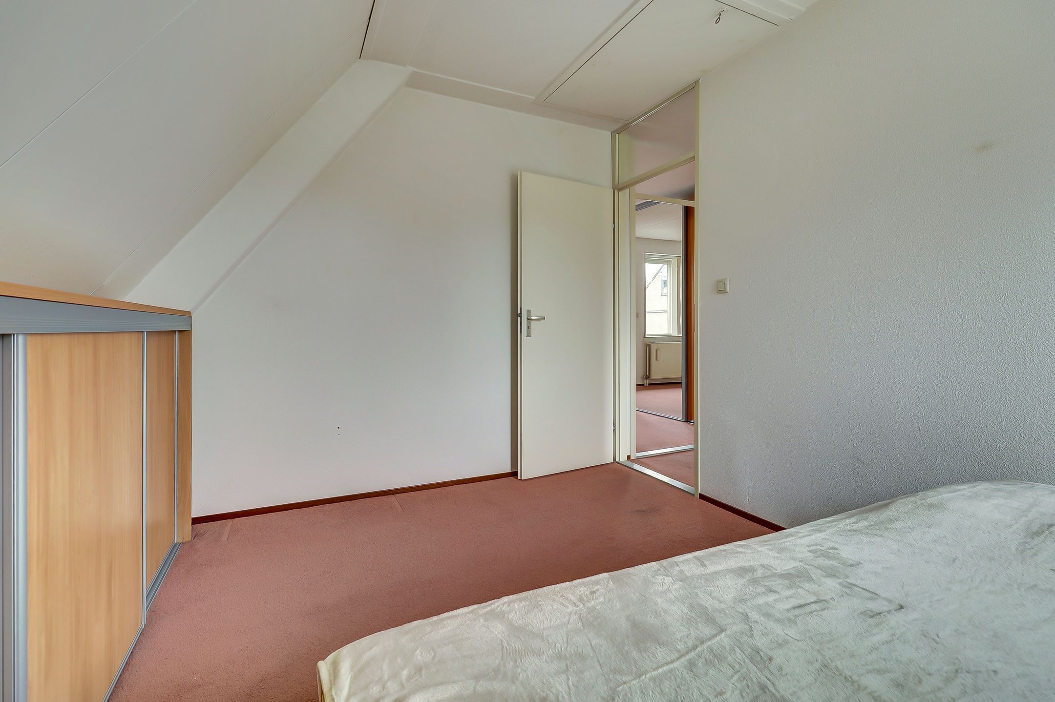 Detached semi-bungalow with ground floor bedroom and sunny garden — 25