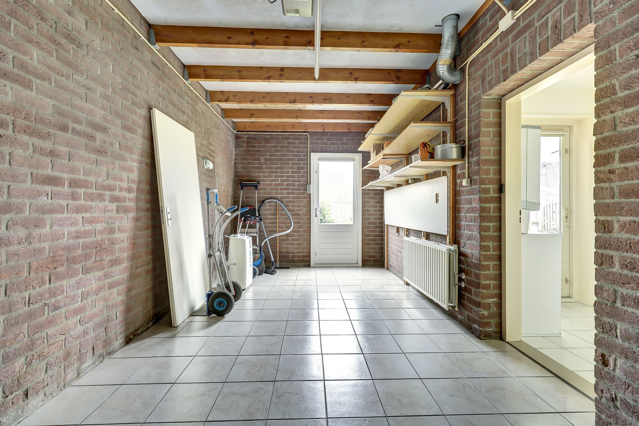 Detached semi-bungalow with ground floor bedroom and sunny garden — 31