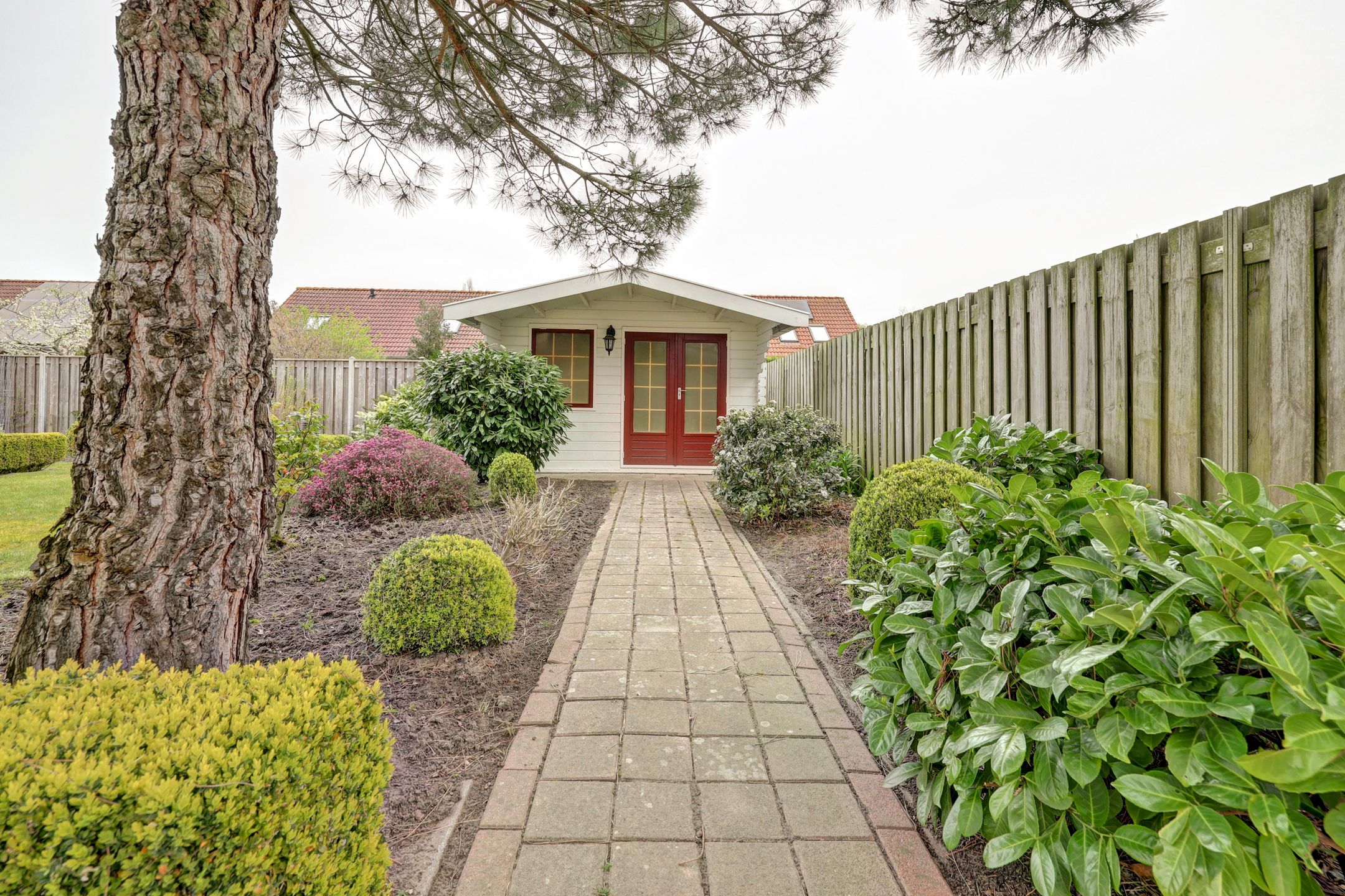 Detached semi-bungalow with ground floor bedroom and sunny garden — 34