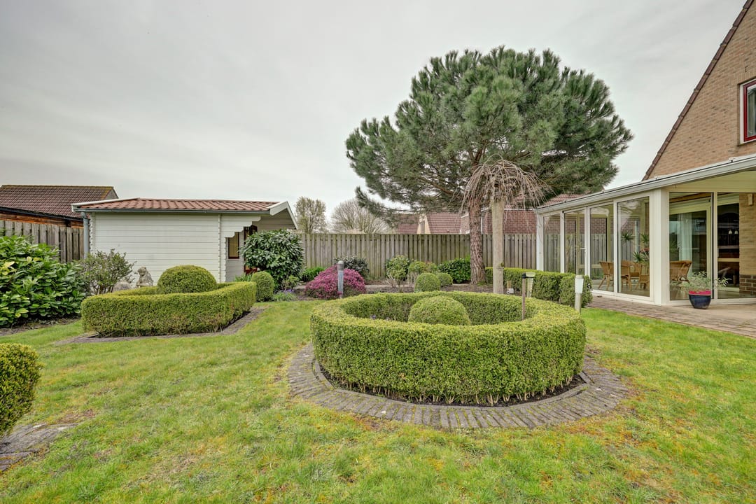 Detached semi-bungalow with ground floor bedroom and sunny garden — 36